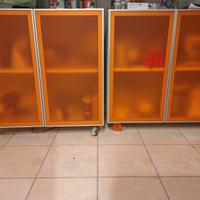 Mobile contenitore con rotelle