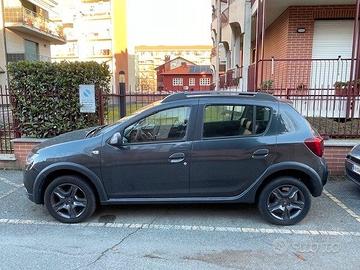 AUTO DACIA SANDERO