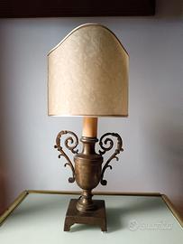 Lampada con antico vaso portapalma in bronzo