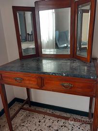 Toilette in legno e marmo primi 900
