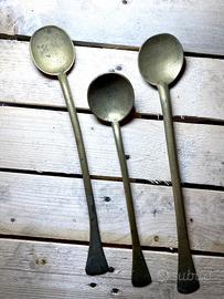 Mestoli antichi in ottone