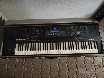 Tastiera Roland G-1000 con custodia rigida