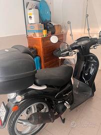 Scarabeo 50 nero