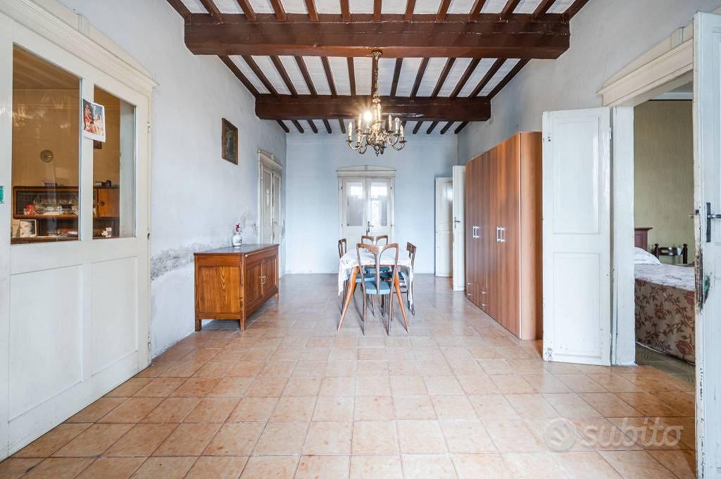 Rustico / Casale di 460 m² con più di 5 locali e b - Vista 4