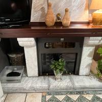 Rivestimento in pietra bucciardata e legno di noce