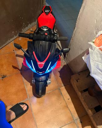 Moto aprilia per bambini elettrica