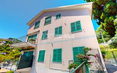 CASA INDIPENDENTE SU 3 LIVELLI CON TERRAZZO VISTA