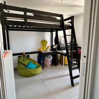 Letto a soppalco IKEA con scrivania e materasso