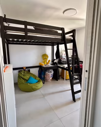 Letto a soppalco IKEA con scrivania e materasso