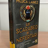 Lo scarabeo di Nefertari - Manuel Mujica Lainez 