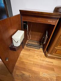 Macchina da cucire Necchi 261