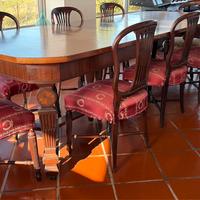 Tavolo antico con sedie