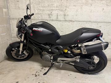 Ducati Monster 696
