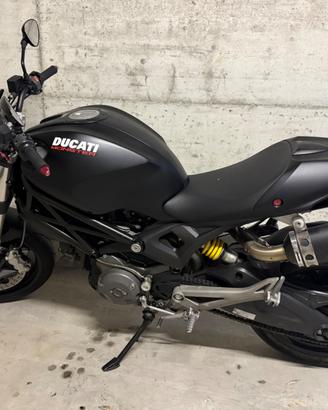 Ducati Monster 696
