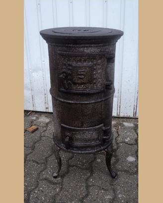 Stufa antica in ghisa piccola