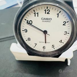 Orologio Casio nero quadrante bianco