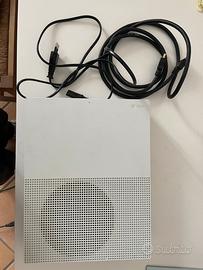 XBOX ONE S CON BATTERIA DA SOSTITUIRE