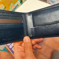 Portafogli di pelle blu da uomo con portamonete