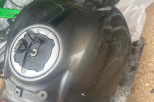 Serbatoio  completo di pompa z650