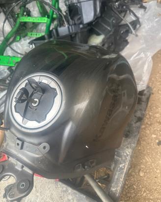 Serbatoio  completo di pompa z650