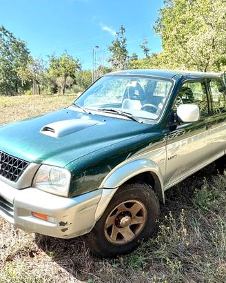 MITSUBISHI L200