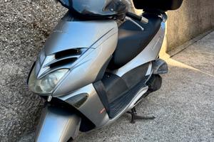 Aprilia Leonardo 250 ST - Scooter