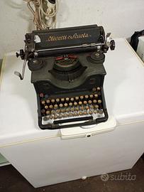 Macchina da scrivere Olivetti