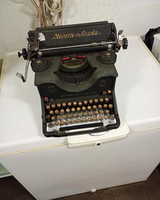 Macchina da scrivere Olivetti
