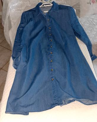 abito in denim con bottoni 