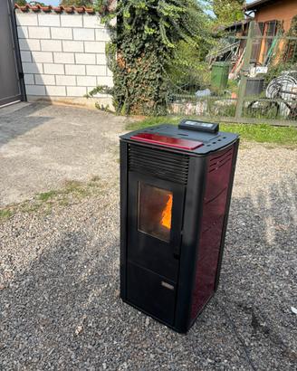 Stufa a pellet marca Foco 10 kw canalizzata