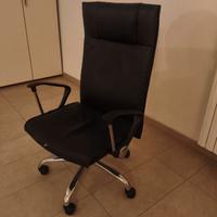 Sedia da ufficio girevole con braccioli – comoda a