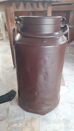Vecchio bidone latte