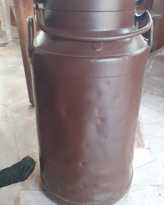 Vecchio bidone latte