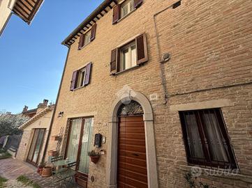 CASA SEMINDIPENDENTE A GUBBIO