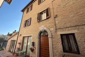 CASA SEMINDIPENDENTE A GUBBIO