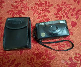 Fotocamera Nikon EF100 Lens 35 mm con custodia
