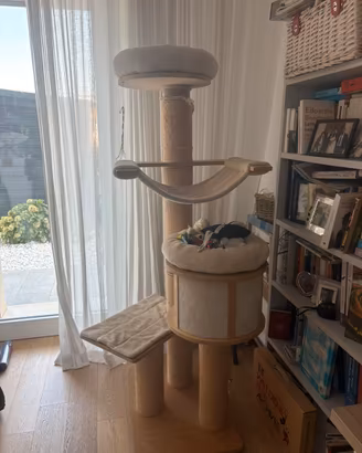 Torre tiragraffi per gatti