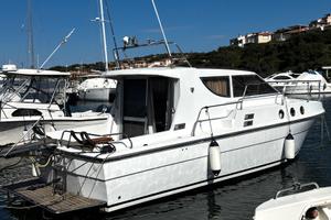 Azimut  AZ 32