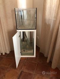 Acquario completo di mobile