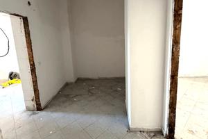 Fabbricato su tre livelli da ristrutturare