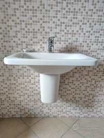 Lavabo sospeso con semicolonna senza rubinetto