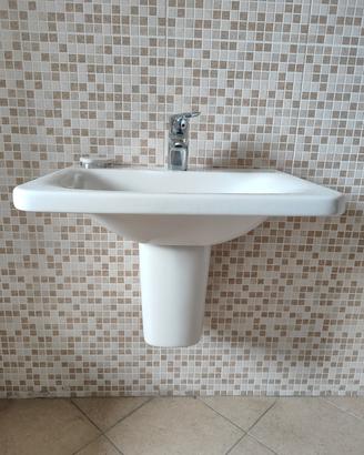 Lavabo sospeso con semicolonna senza rubinetto