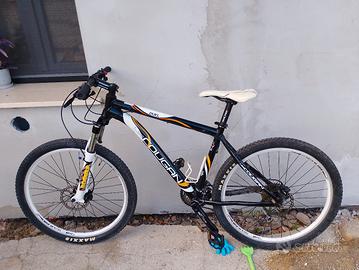  MOUNTAIN BIKE LEE COUNGAN 