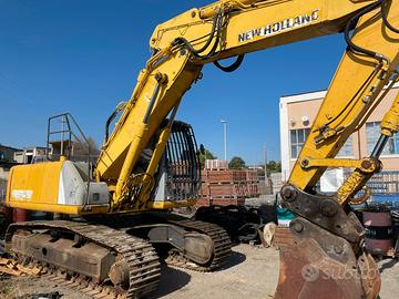 Escavatore fiat kobelco e 235