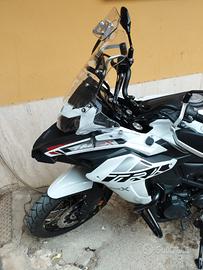  Benelli trk 502