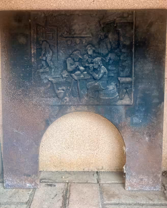 Piastra frontale decorata per forno a legna
