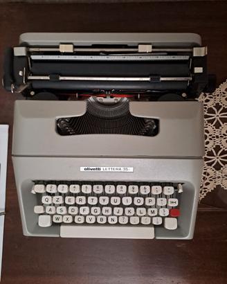 Macchina da scrivere Olivetti lettera 35