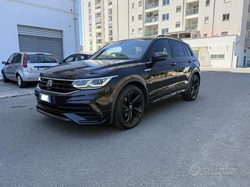 Volkswagen Tiguan R Line - Black Pack.