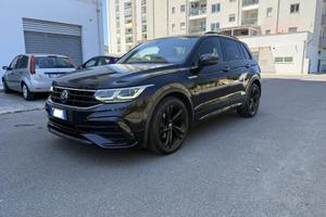Volkswagen Tiguan R Line - Black Pack.