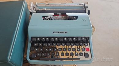Macchina da scrivere OLIVETTI LETTERA 32
